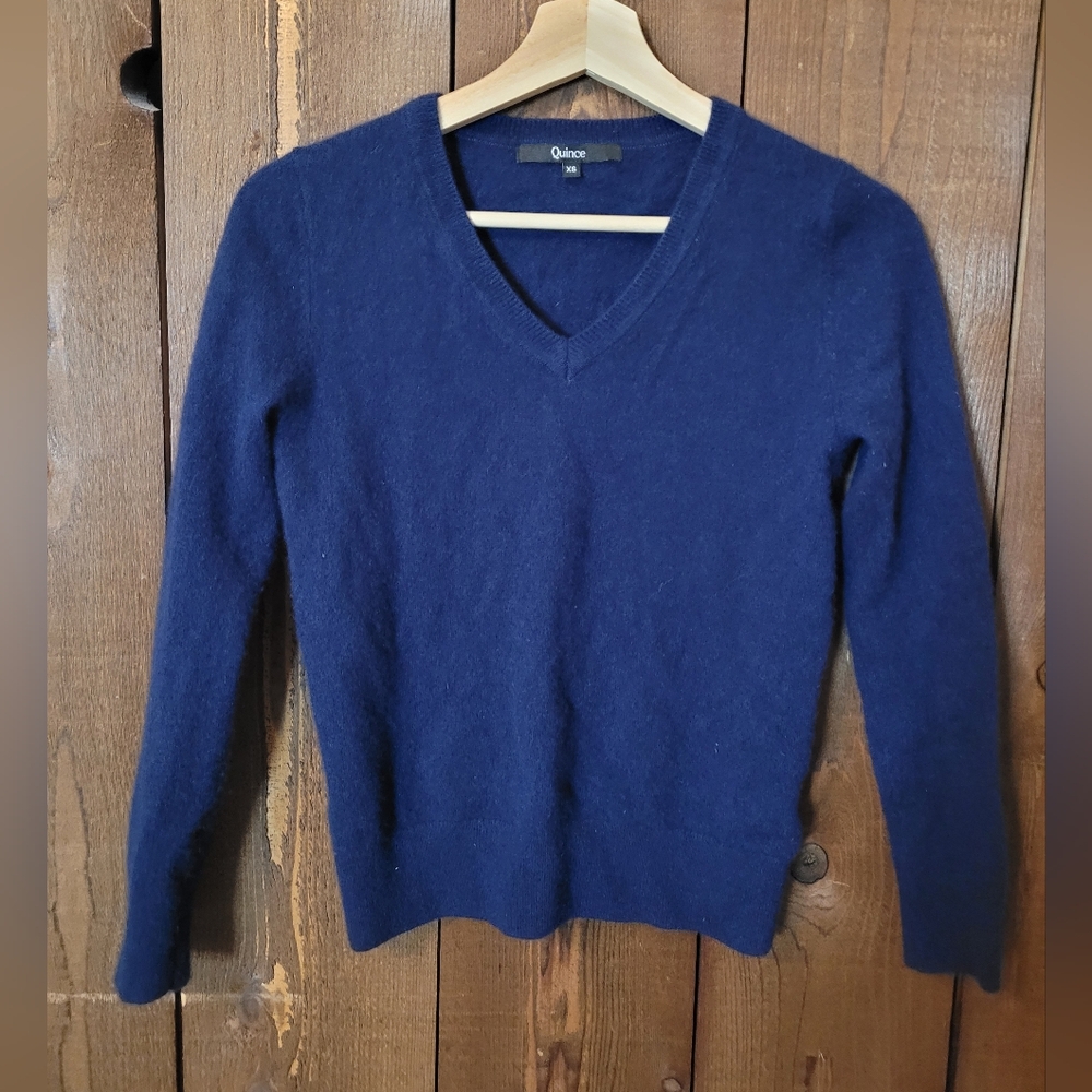 Quince Cashmere V-Neck Sweater